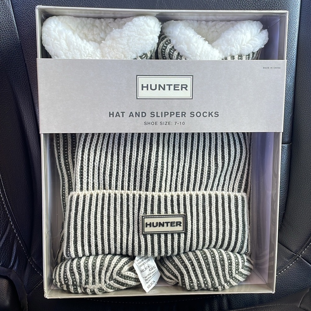 Hunter hat & slipper socks set shoe size 7-10 *NWT*